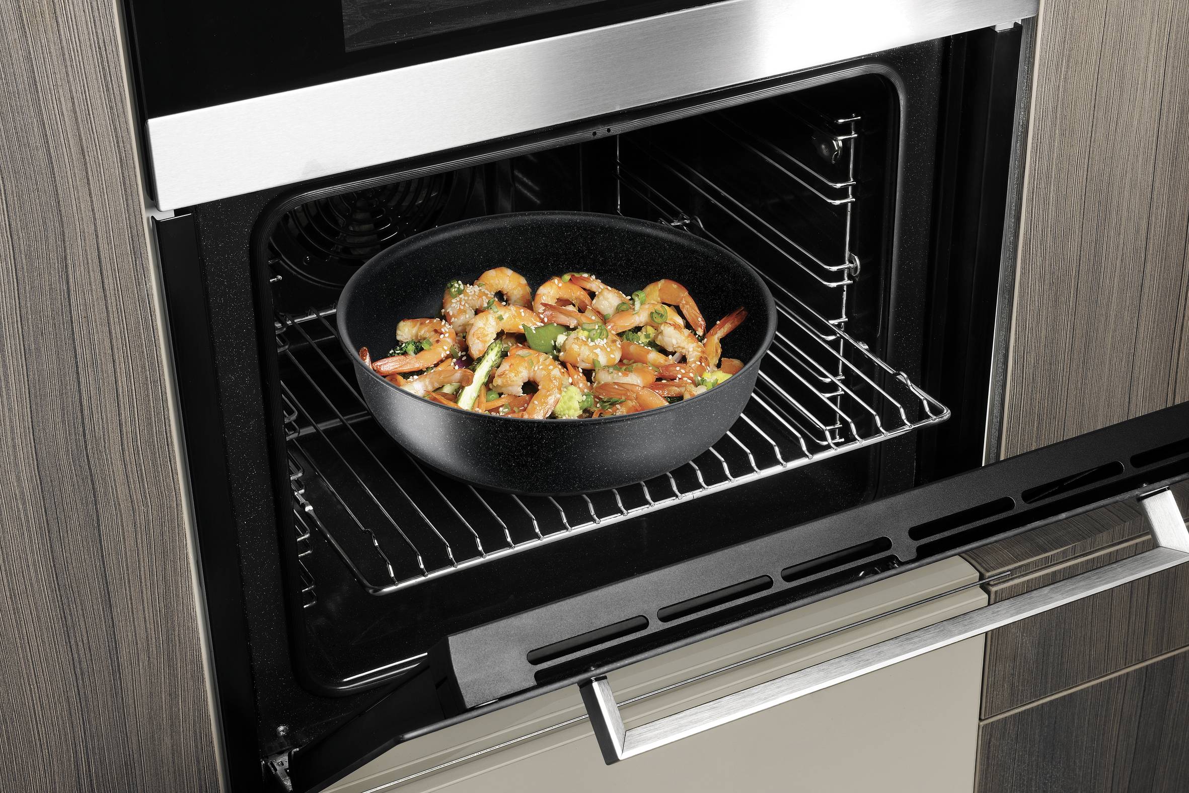 Ingenio Black Stone, Set de 3 piezas, Sartén 28 cm + Cazo 20 cm + 1 Mango Extraíble