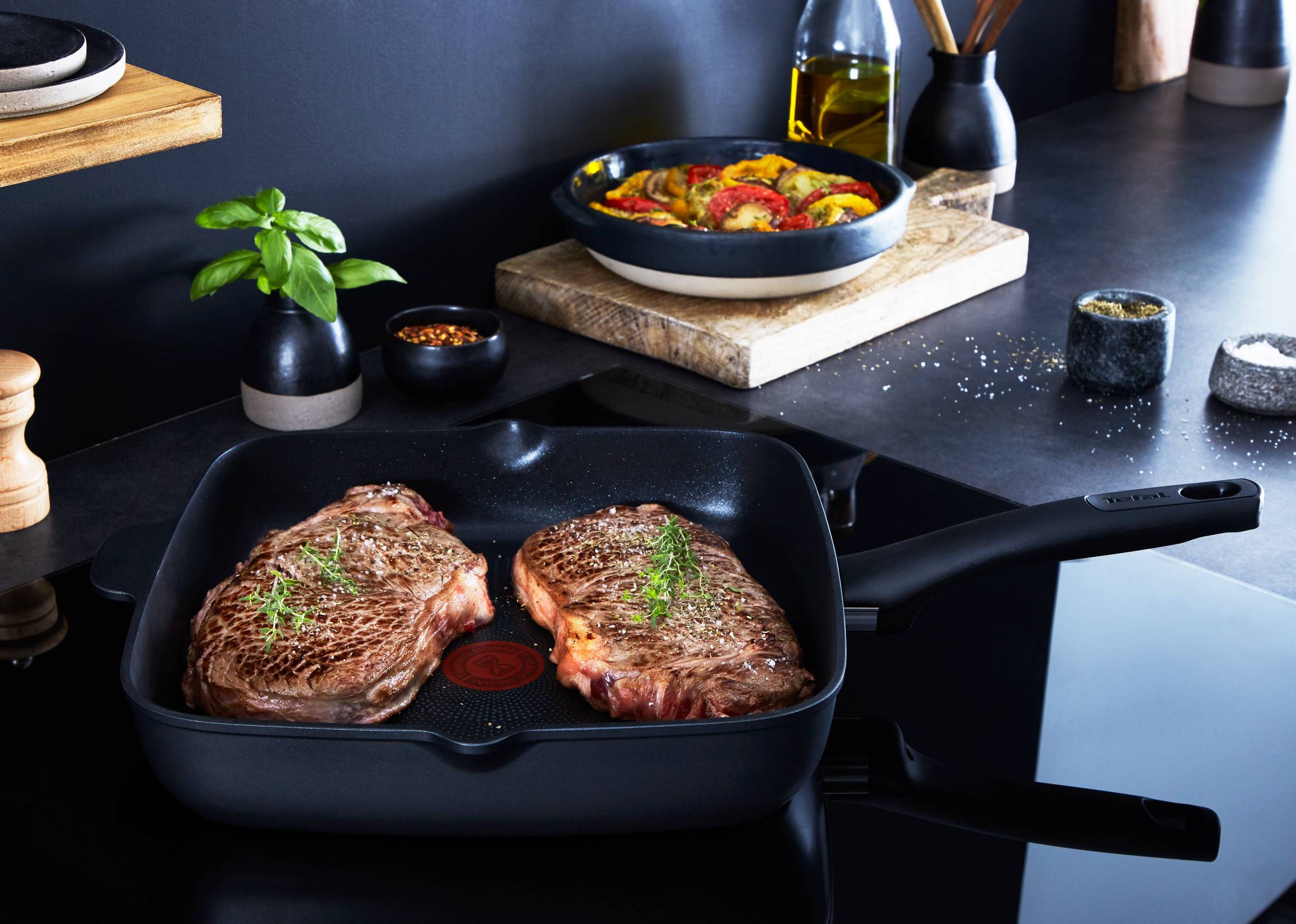 ULTIMATE, Sarten Grill, 28X28 CM, Cuadrada honda, Aluminio fundido