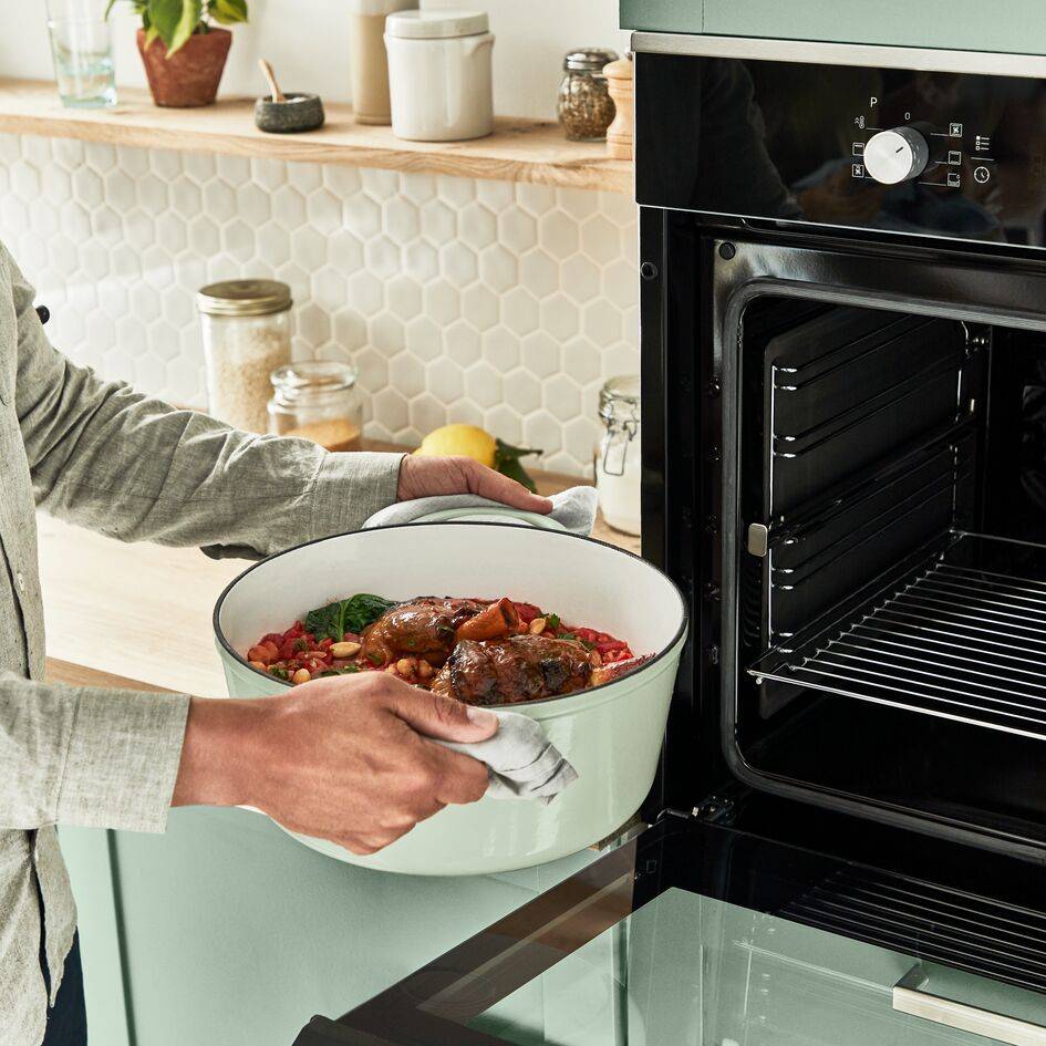 Medium-LOV_Stewpot29cm_Lichen_E2580504_2100128200_All-hobs-oven_sans-couvercle-tif.jpg