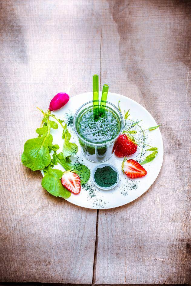 Smoothie de hojas y tallos rábanos, fresas, plátanos y leche de almendras - Receta Perfectmix + | Tefal