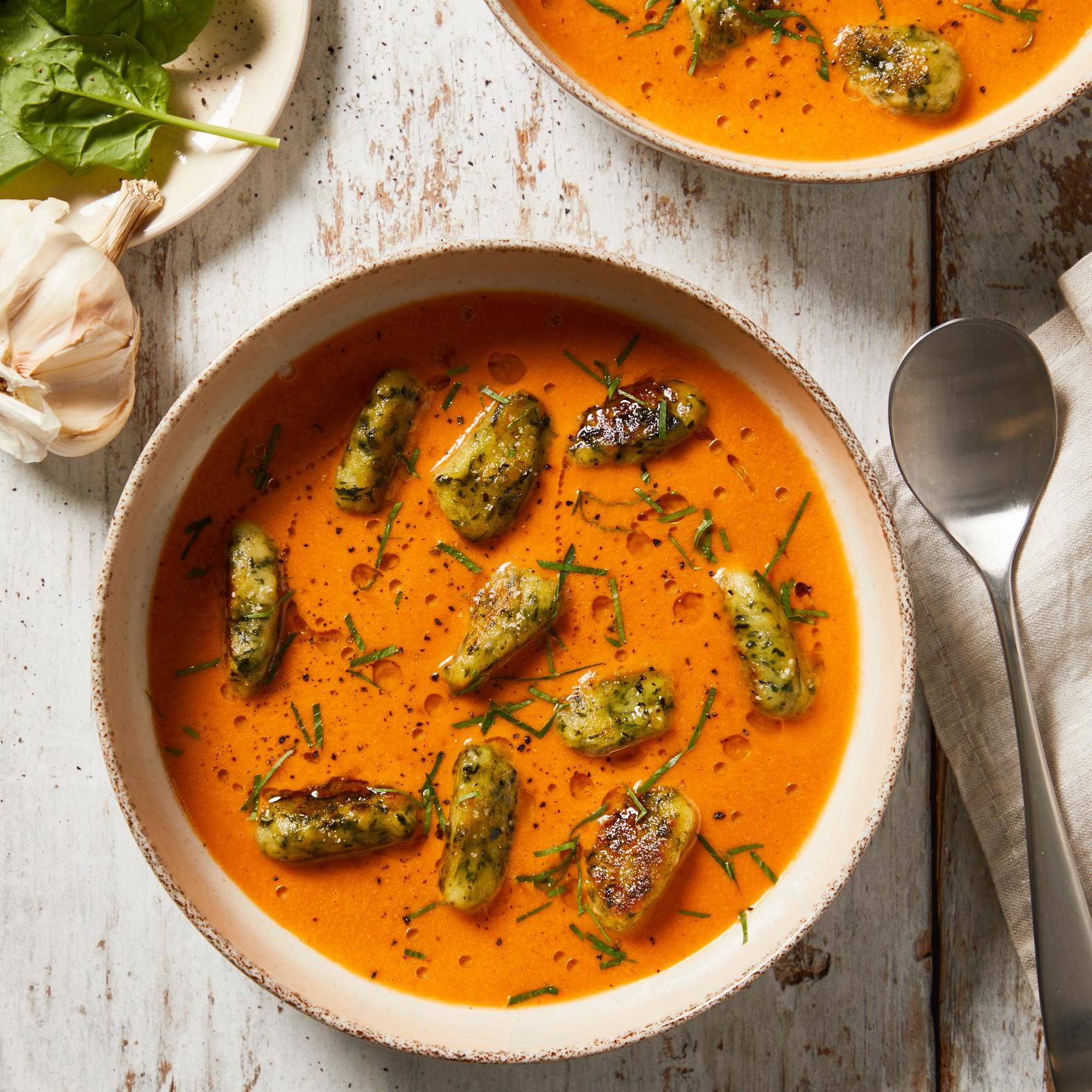 Gnocchi caseros con espinacas y sopa cremosa de tomate - Receta undefined | Tefal