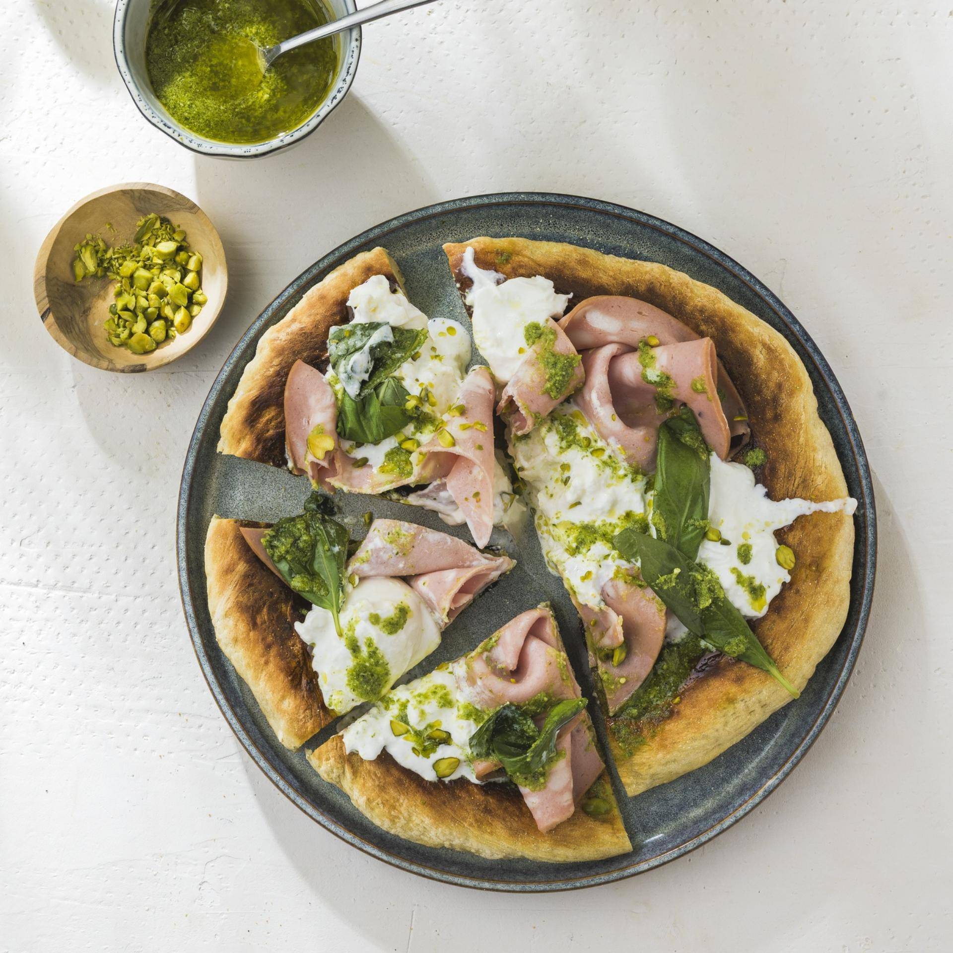 Pizza de mortadela, pistachos y burrata - Receta Pizza Pronto | Tefal