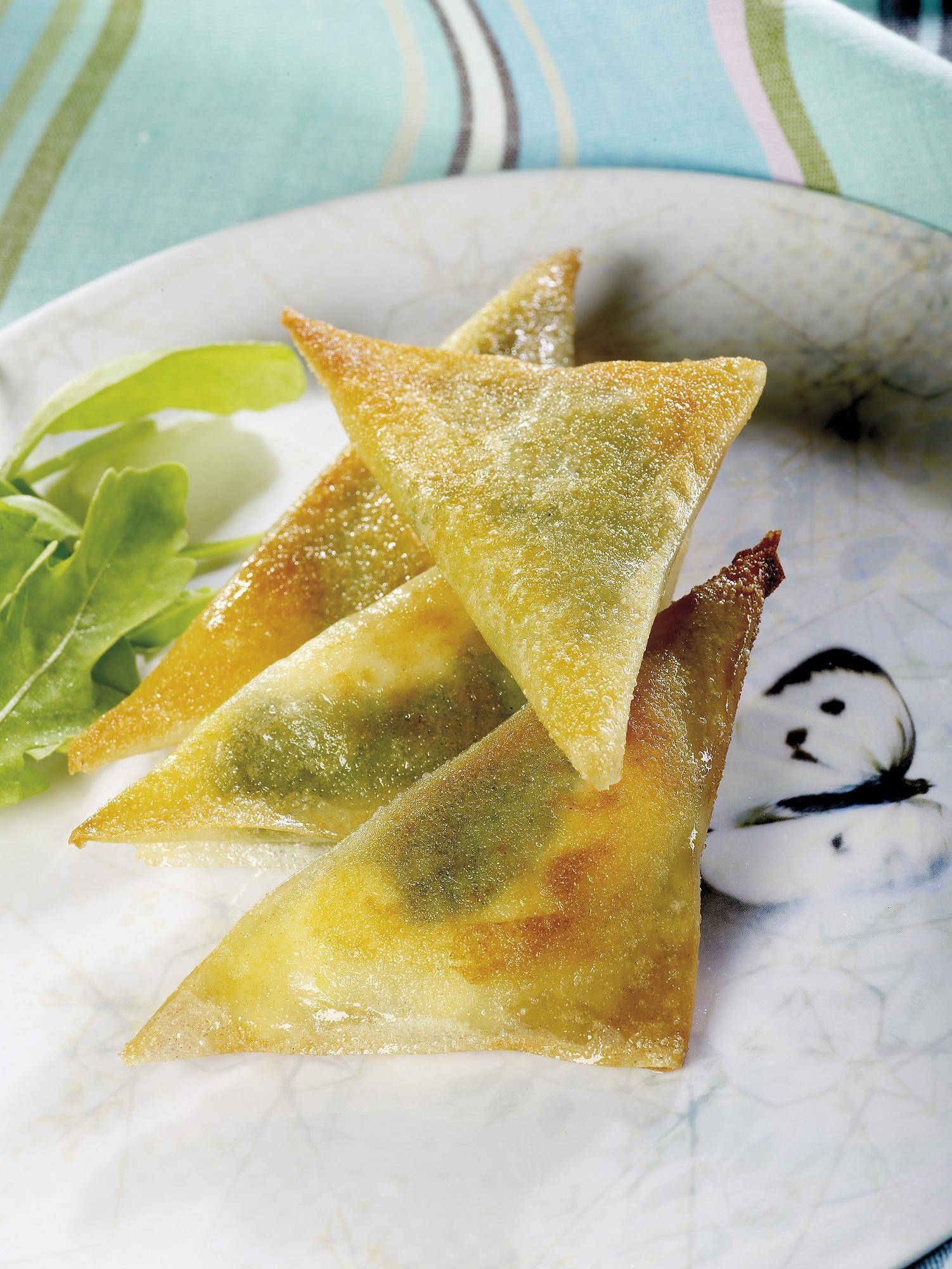 Samosas con queso de cabra, rúcula y tomates secos - Receta Actifry Genius | Tefal