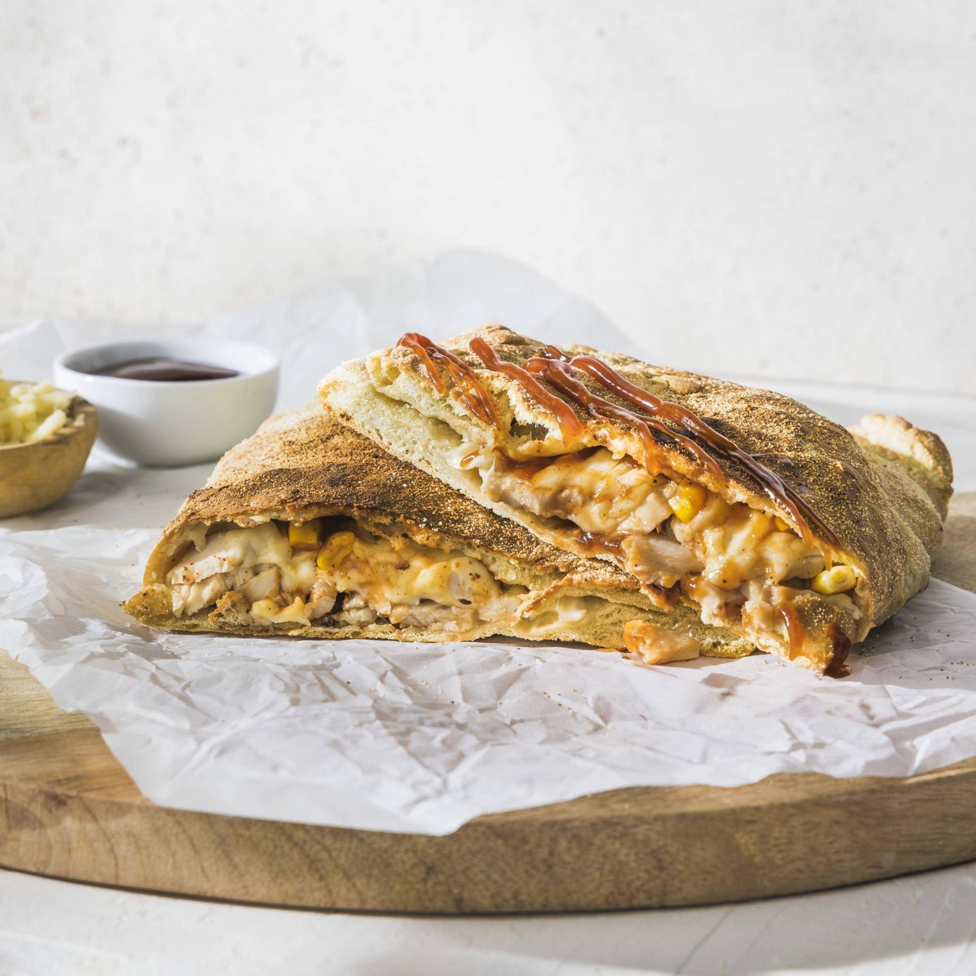 Pizza calzone de pollo a la barbacoa - Receta Electric Pizza oven | Tefal