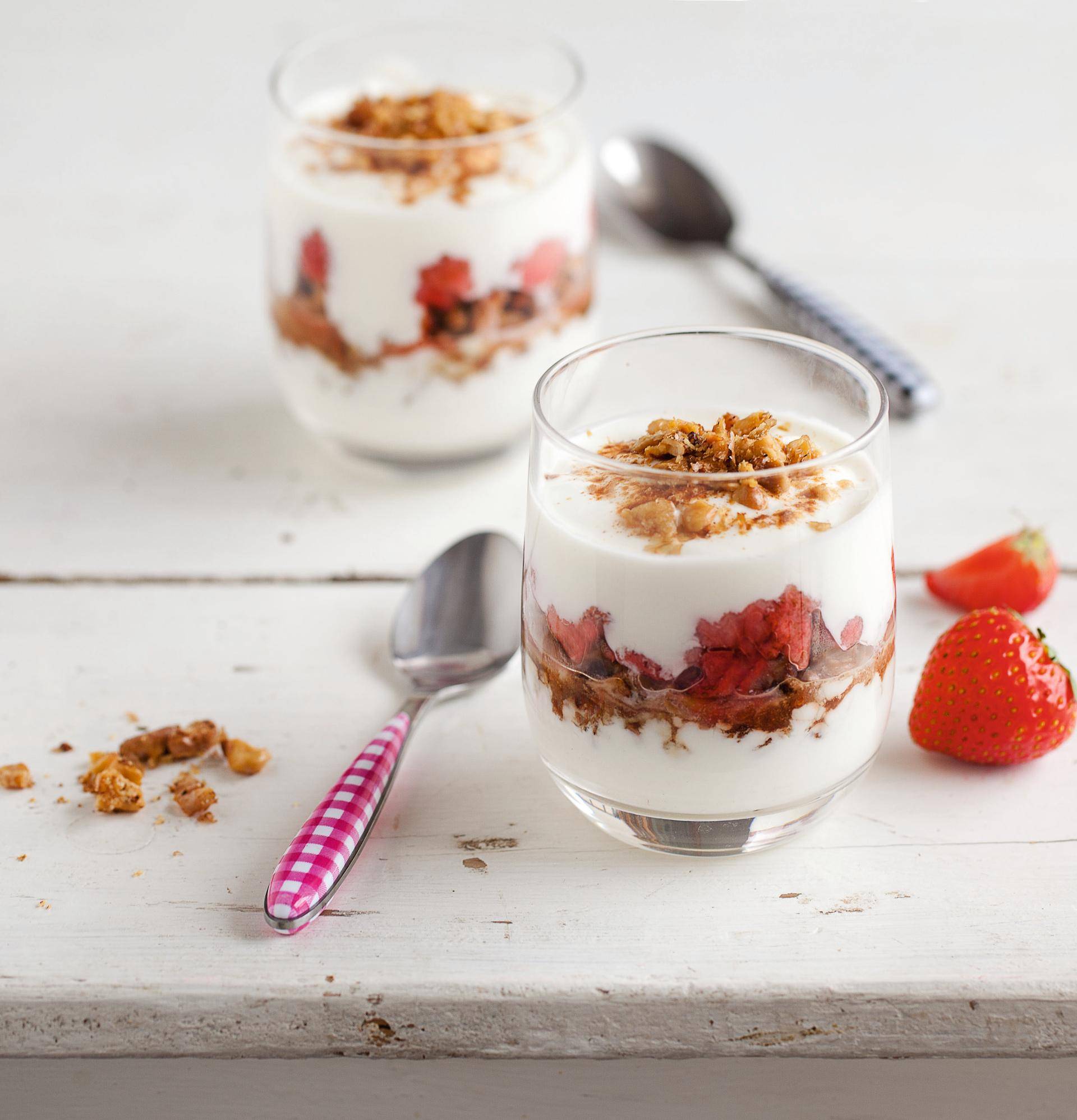 Compota de ruibarbo y fresa con yogur y nueces - Receta Actifry Genius XL | Tefal