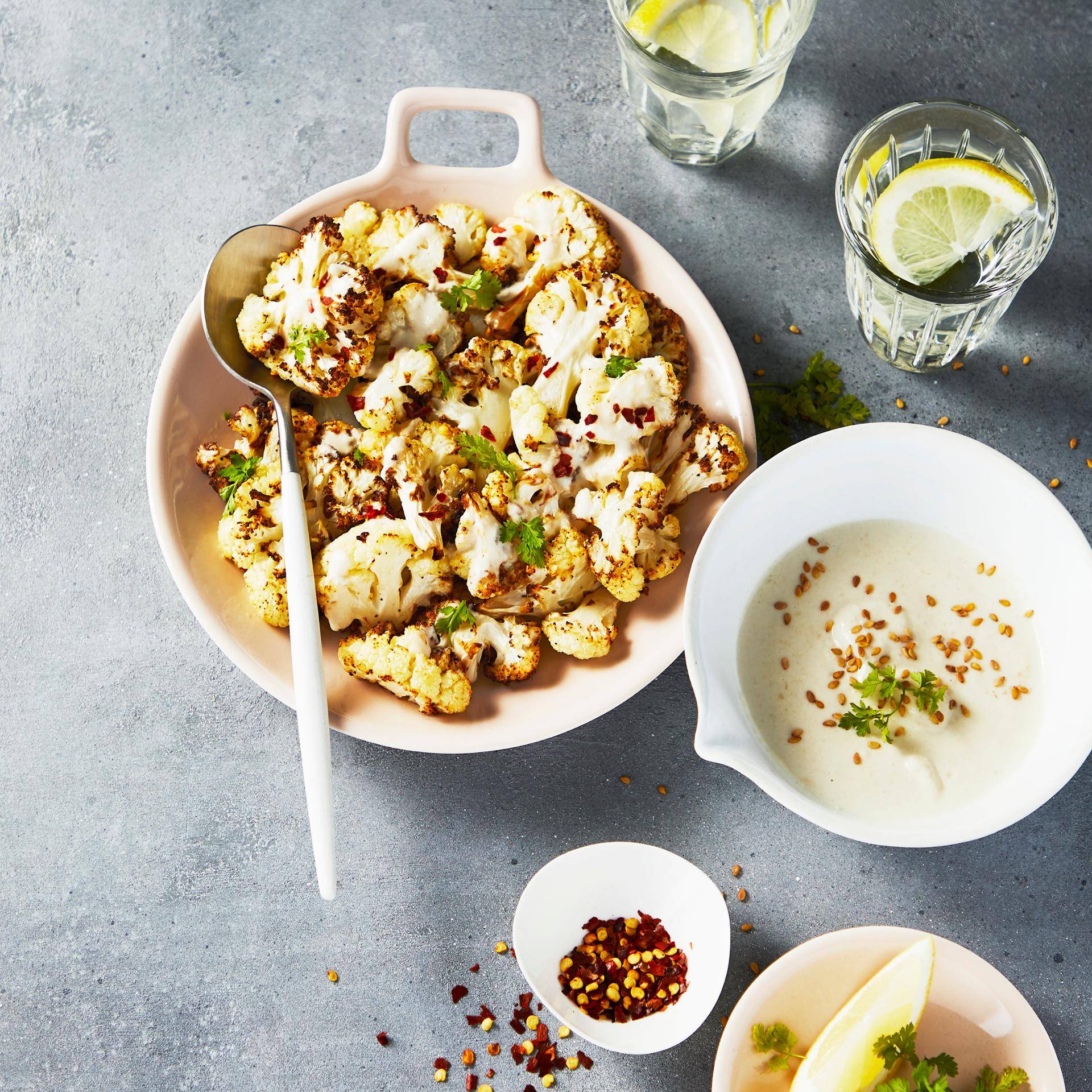 Coliflor asada con salsa de tahin al limón - Receta Actifry Express 1kg | Tefal