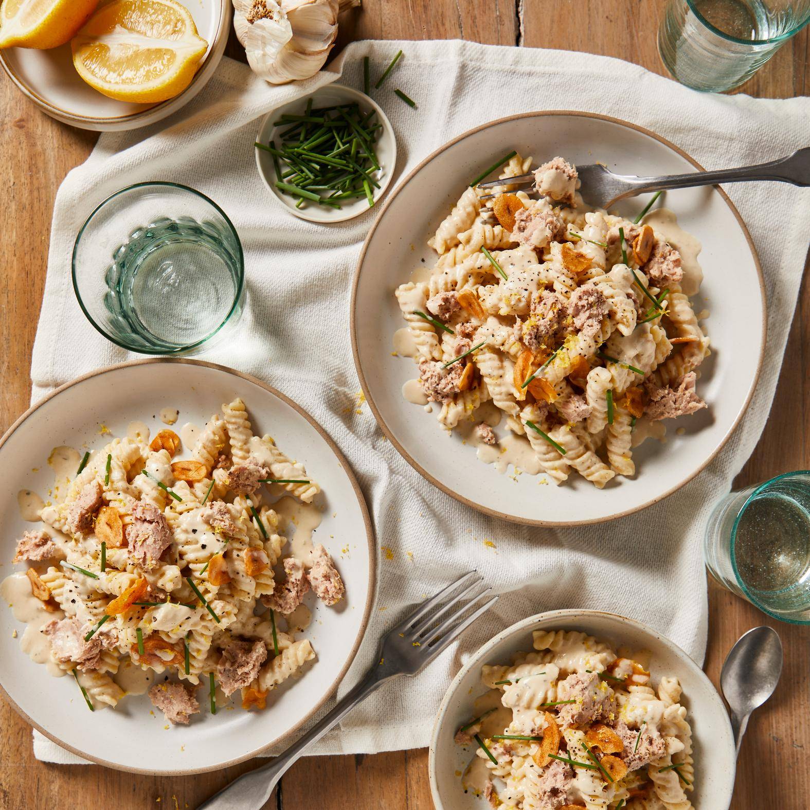 Pasta fusilli con salsa de atún, ajo y limón. - Receta undefined | Tefal