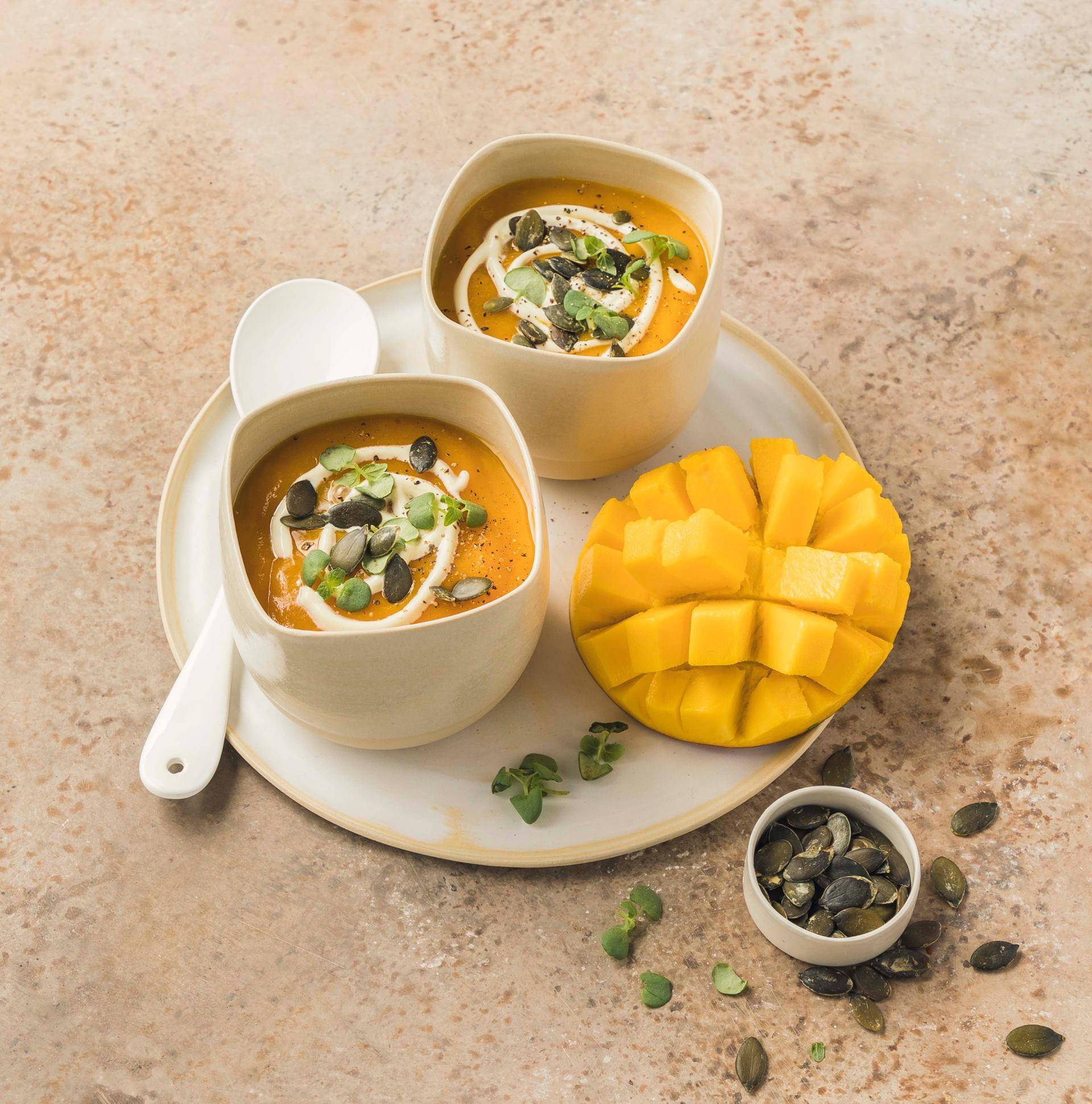 Sopa de calabaza y mango con semillas crujientes - Receta undefined | Tefal