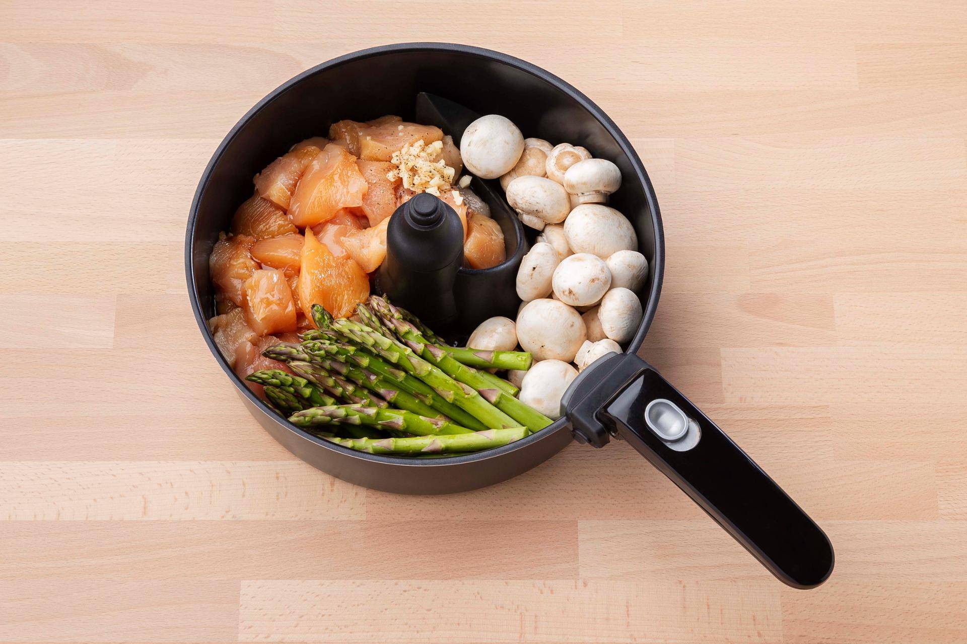 Pollo salteado con espárragos verdes, setas y salsa de soja - Receta undefined | Tefal